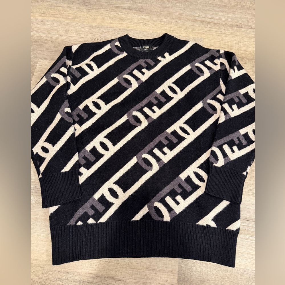 Black and White Patterned Men’s Sweater